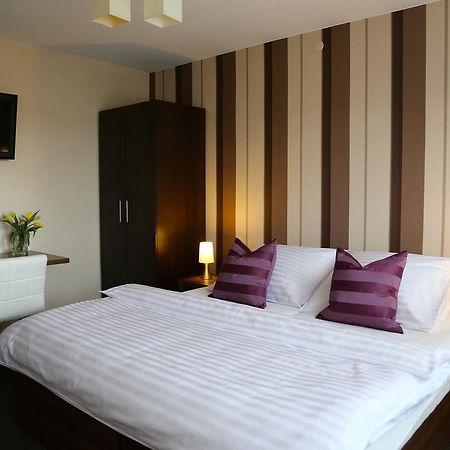 10 Bed And Breakfast Познан Екстериор снимка