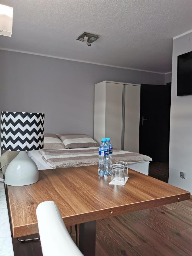 10 Bed And Breakfast Познан Екстериор снимка