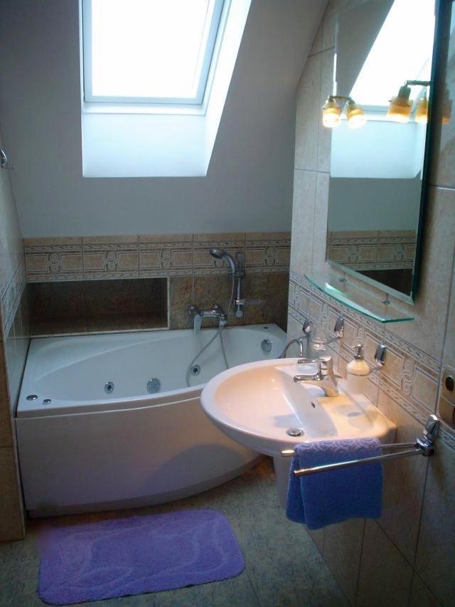 10 Bed And Breakfast Познан Екстериор снимка