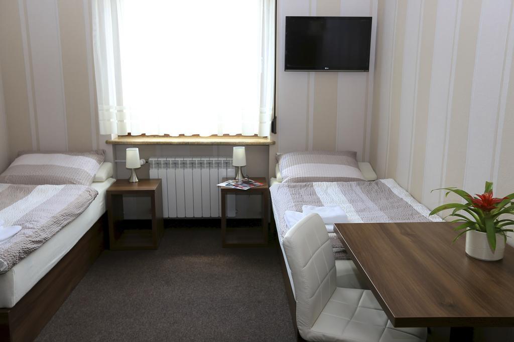 10 Bed And Breakfast Познан Стая снимка