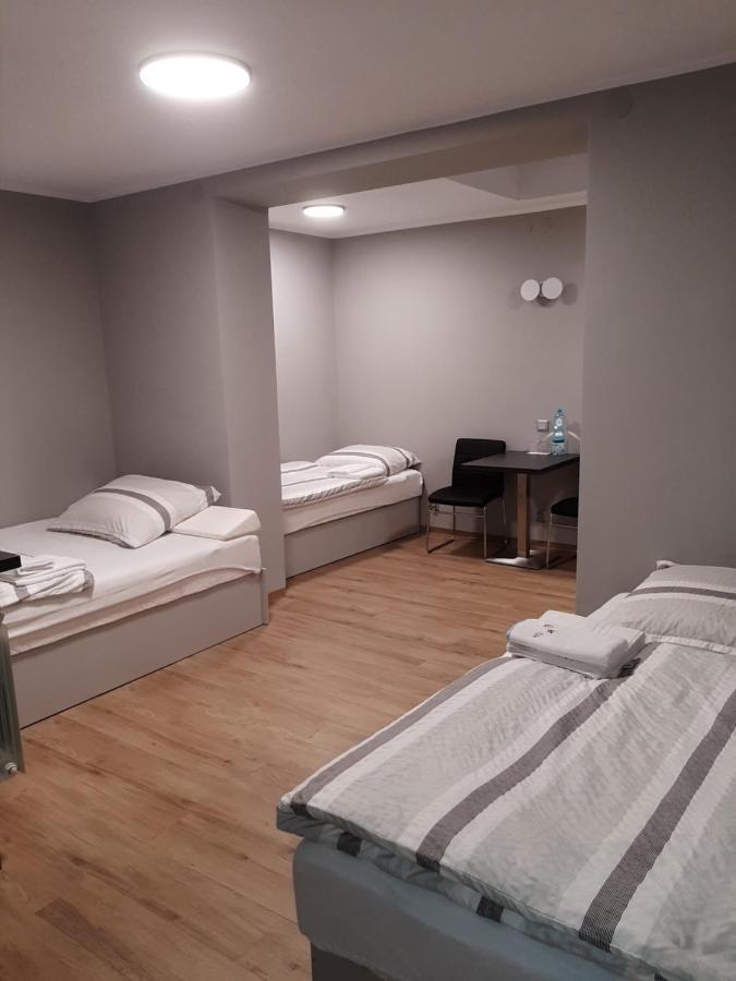 10 Bed And Breakfast Познан Екстериор снимка