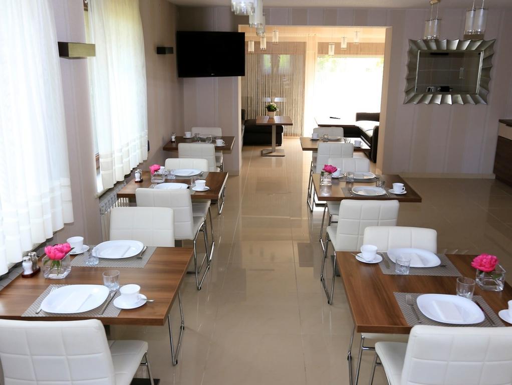 10 Bed And Breakfast Познан Екстериор снимка