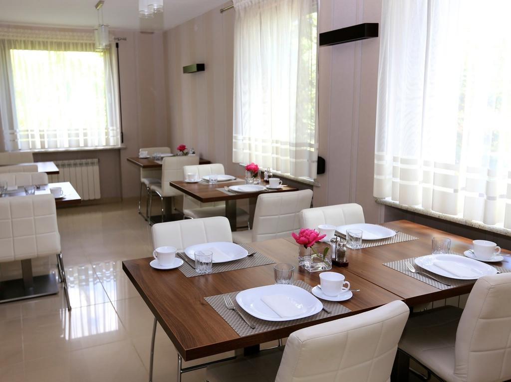 10 Bed And Breakfast Познан Екстериор снимка